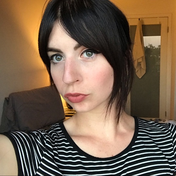 Meet your Posher, Demi - Picture 1 of 1